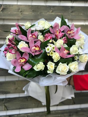 Букет цветов из: Розы и Хризантемы в Волго-Каспийский