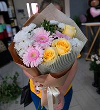 Букет цветов из:  Герберы, Розы и Хризантемы в Волго-Каспийский